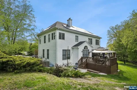 6 Diane Court Wayne NJ 07470
