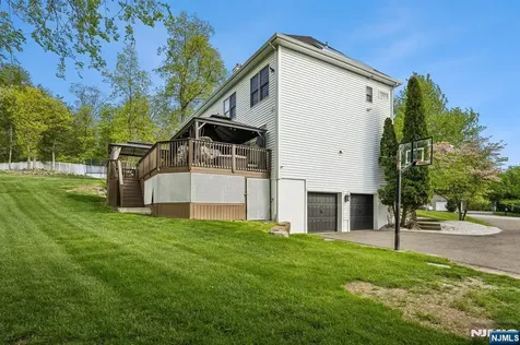6 Diane Court Wayne NJ 07470