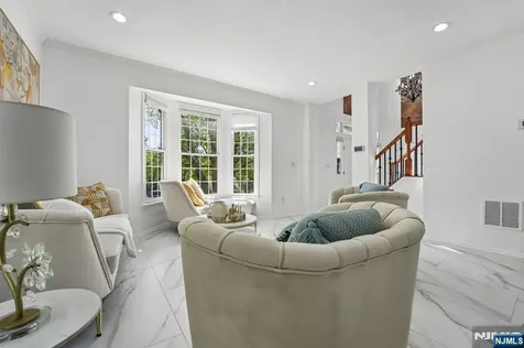 6 Diane Court Wayne NJ 07470
