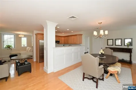 5303 Rio Vista Drive Mahwah NJ 07430