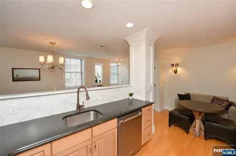 5303 Rio Vista Drive Mahwah NJ 07430
