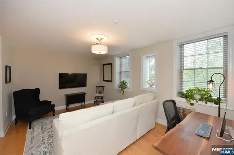 5303 Rio Vista Drive Mahwah NJ 07430
