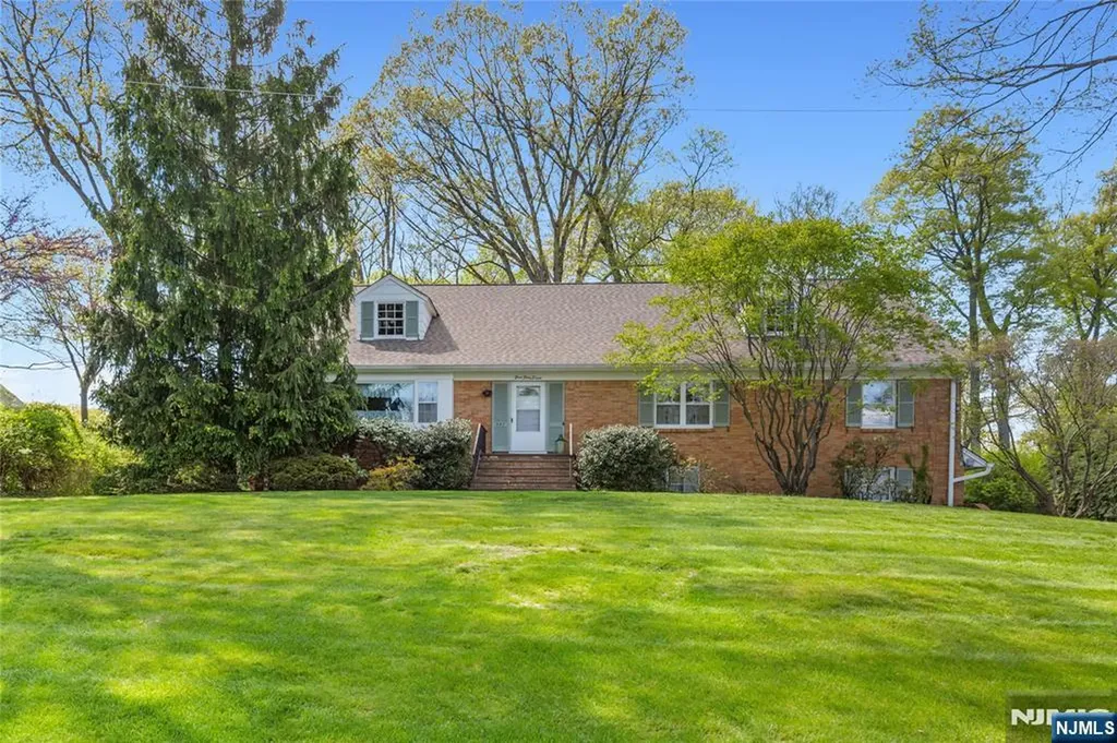 557 Taunton Road Wyckoff NJ 07481