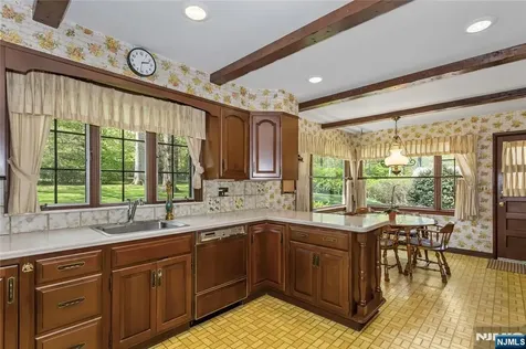 557 Taunton Road Wyckoff NJ 07481