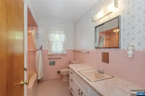 557 Taunton Road Wyckoff NJ 07481