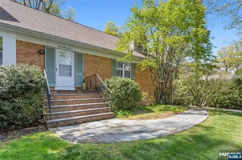 557 Taunton Road Wyckoff NJ 07481