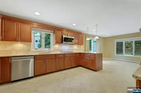 787 Winding Way River Vale NJ 07675