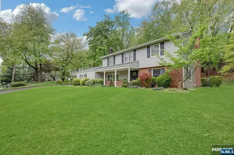 787 Winding Way River Vale NJ 07675