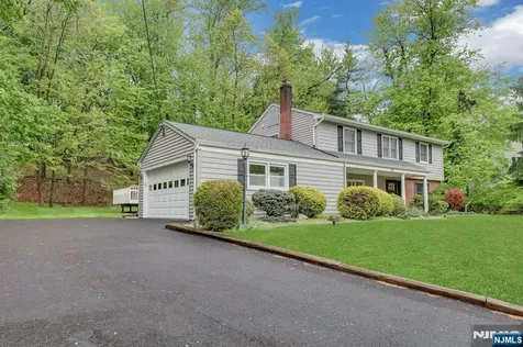 787 Winding Way River Vale NJ 07675
