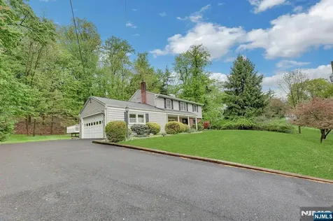787 Winding Way River Vale NJ 07675