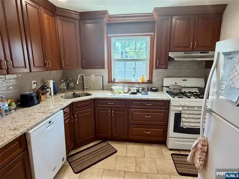 125 Mckinley Avenue Lodi NJ 07644