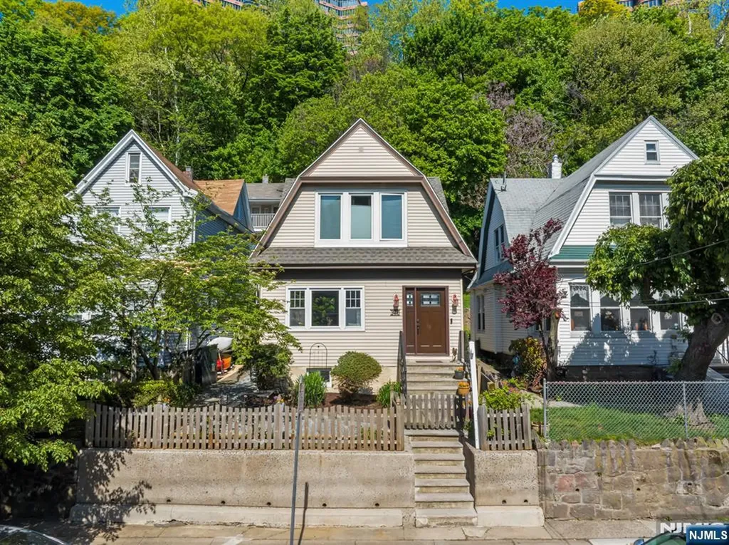 370 Undercliff Avenue Edgewater NJ 07020