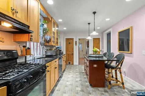 370 Undercliff Avenue Edgewater NJ 07020