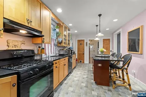 370 Undercliff Avenue Edgewater NJ 07020