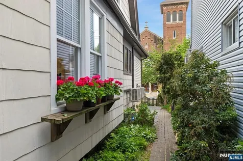 370 Undercliff Avenue Edgewater NJ 07020
