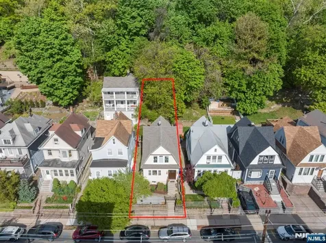 370 Undercliff Avenue Edgewater NJ 07020