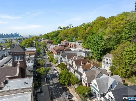 370 Undercliff Avenue Edgewater NJ 07020