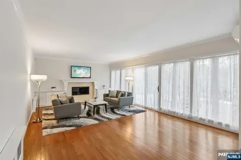 536 Illingworth Avenue Englewood NJ 07631