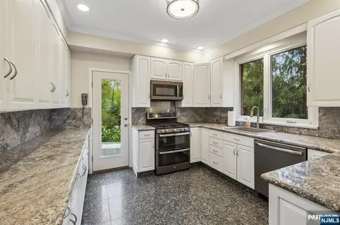 536 Illingworth Avenue Englewood NJ 07631