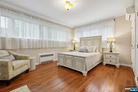 536 Illingworth Avenue Englewood NJ 07631