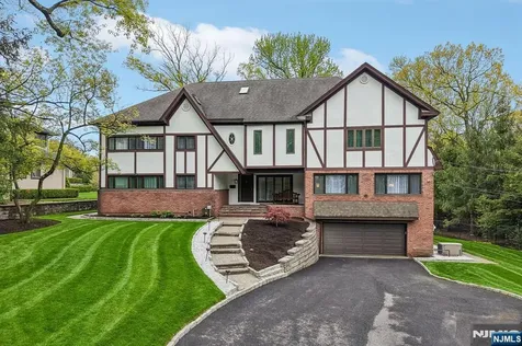 536 Illingworth Avenue Englewood NJ 07631
