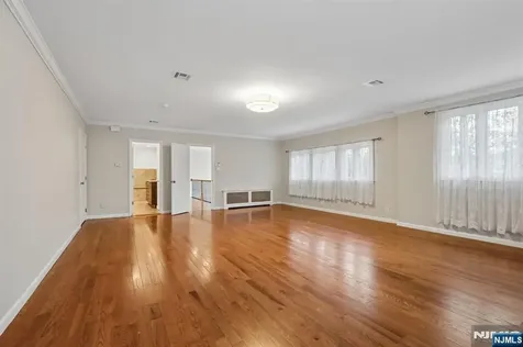 536 Illingworth Avenue Englewood NJ 07631
