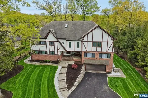 536 Illingworth Avenue Englewood NJ 07631