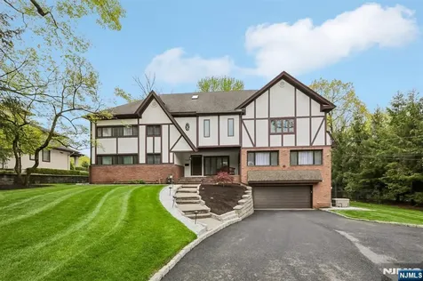 536 Illingworth Avenue Englewood NJ 07631