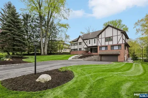 536 Illingworth Avenue Englewood NJ 07631