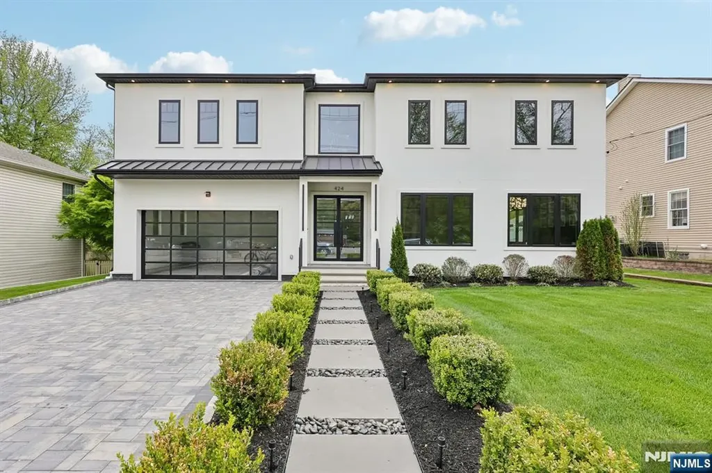 424 Ridgewood Avenue Paramus NJ 07652