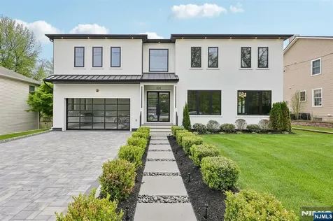 424 Ridgewood Avenue Paramus NJ 07652