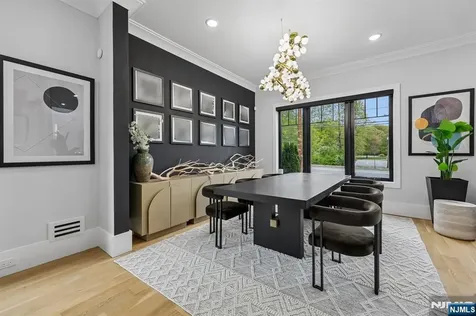 424 Ridgewood Avenue Paramus NJ 07652