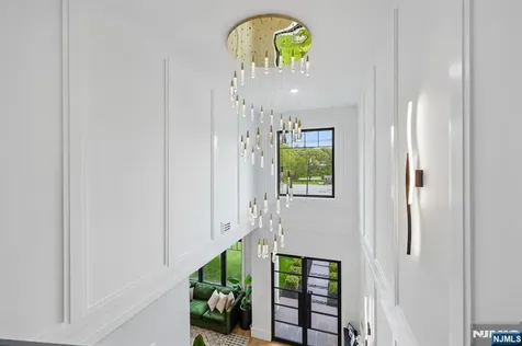 424 Ridgewood Avenue Paramus NJ 07652