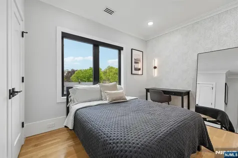 424 Ridgewood Avenue Paramus NJ 07652