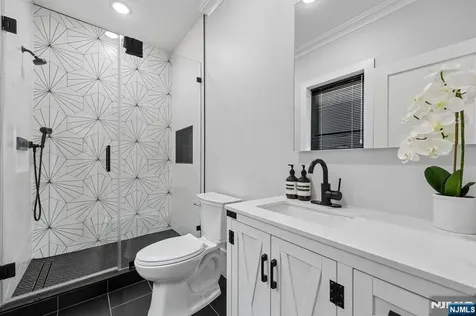424 Ridgewood Avenue Paramus NJ 07652