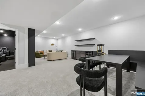424 Ridgewood Avenue Paramus NJ 07652