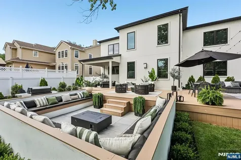 424 Ridgewood Avenue Paramus NJ 07652