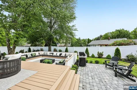 424 Ridgewood Avenue Paramus NJ 07652