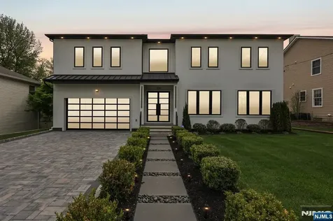 424 Ridgewood Avenue Paramus NJ 07652
