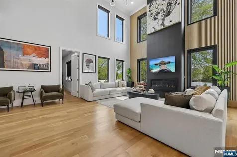 424 Ridgewood Avenue Paramus NJ 07652