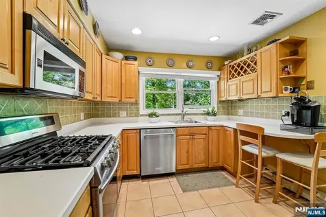 44 Brookwood Drive Mahwah NJ 07430