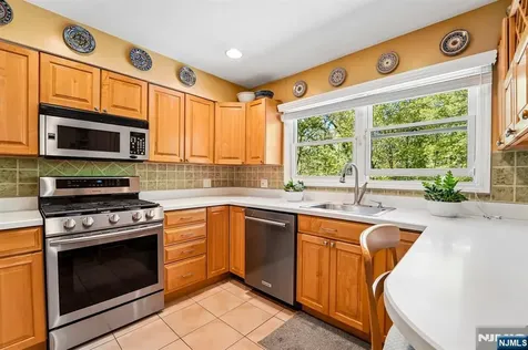 44 Brookwood Drive Mahwah NJ 07430