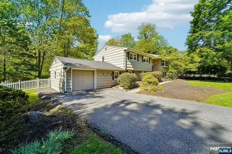 44 Brookwood Drive Mahwah NJ 07430