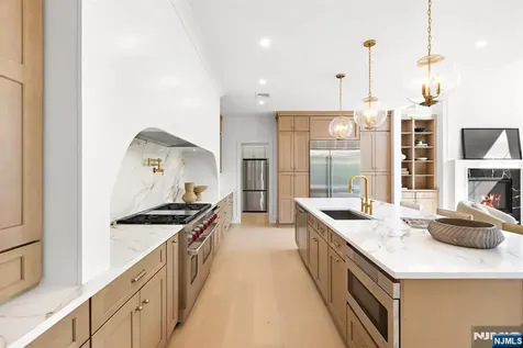 36 Hampshire Hill Road Upper Saddle River NJ 07458