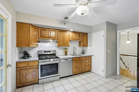 32 Addison Place Ramsey NJ 07446