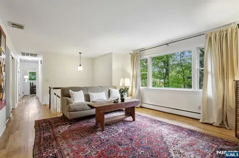 32 Addison Place Ramsey NJ 07446