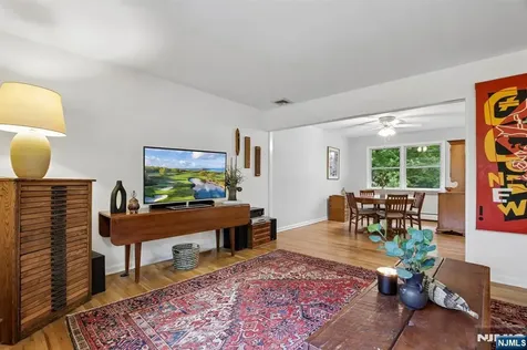 32 Addison Place Ramsey NJ 07446
