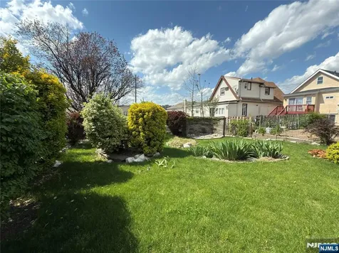 319 7th Street Fairview NJ 07022