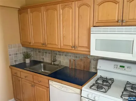 2345 Linwood Fort Lee NJ 07024