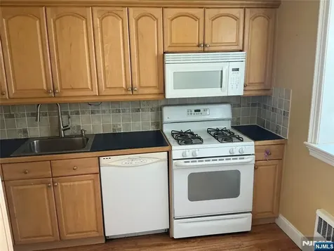 2345 Linwood Fort Lee NJ 07024